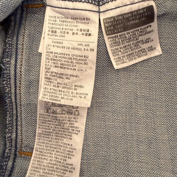 Levi's Women's Denim Jacket Size Large EUC - Picture 10 of 11